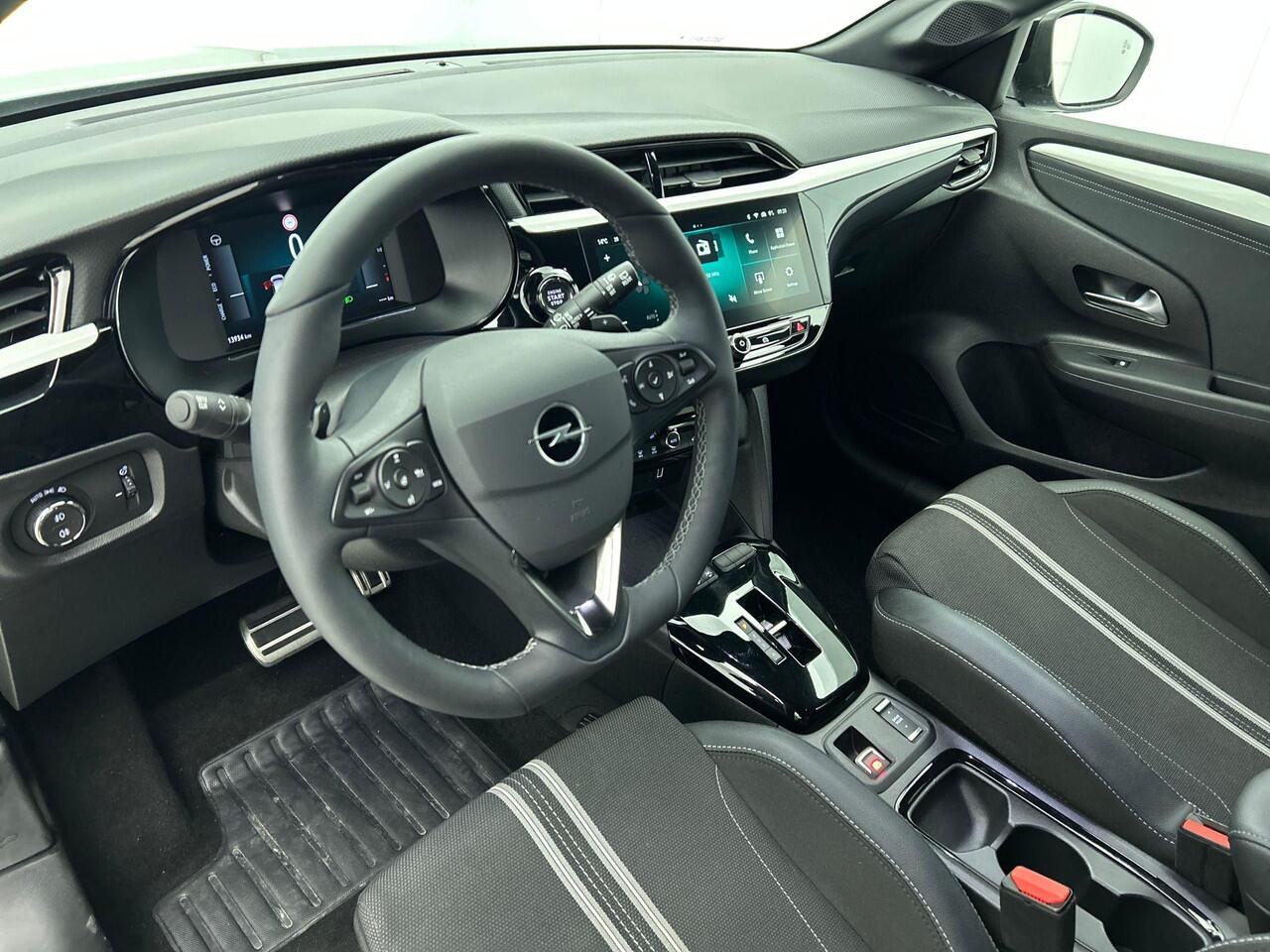 Opel CORSA 1.2 Turbo 136pk Hybrid GS Auto. Navigatie Apple Carplay/ Android Auto Camera Parkeersensoren Cruise Control Stoel- en stuurverwarming Airco Lichtmetalen velgen Getinte ramen