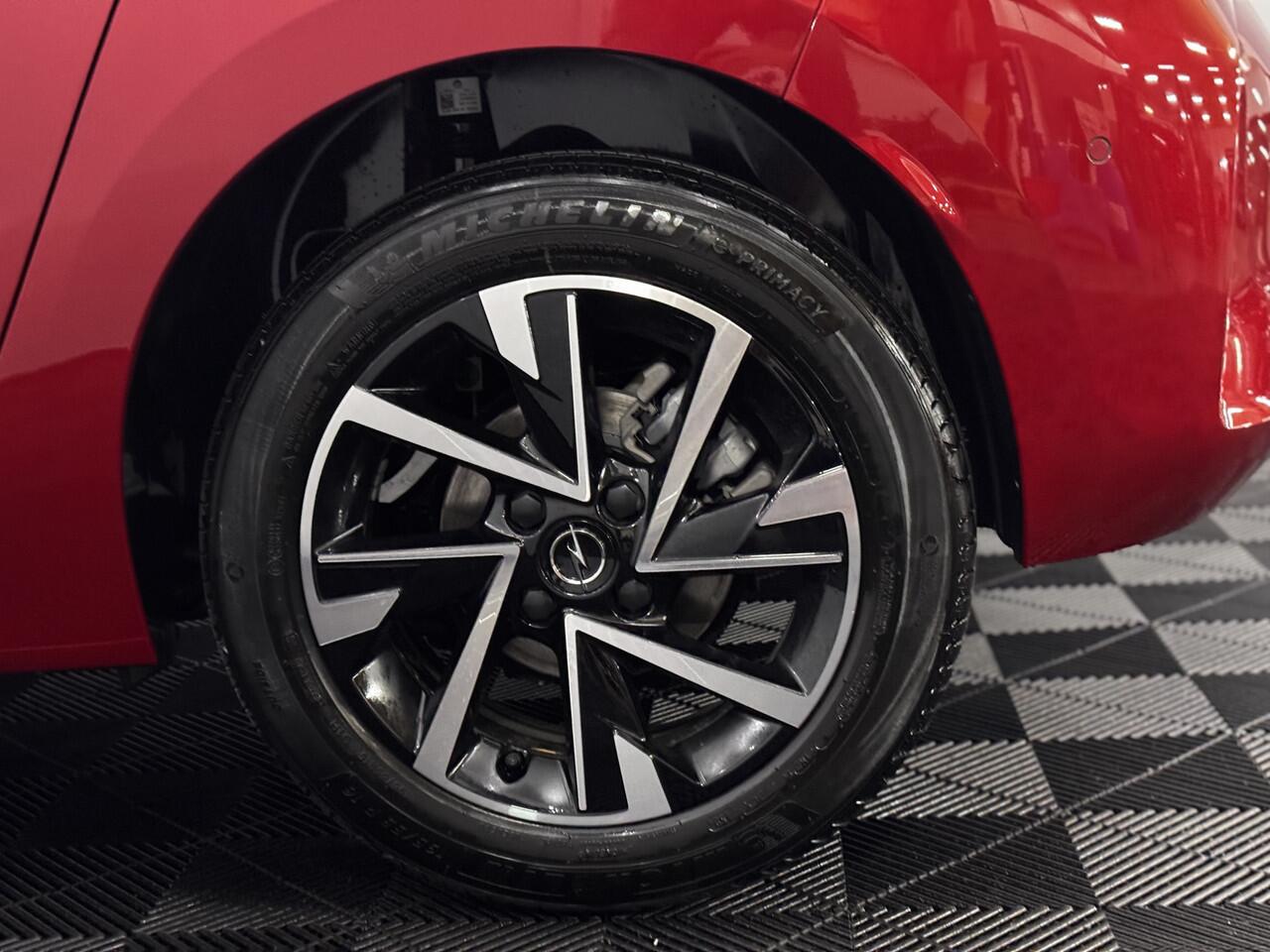 Opel CORSA 1.2 GS Half leder, Camera, Apple carplay, Virtual desk, Winterpakket, Cruise control, 2 jaar garantie