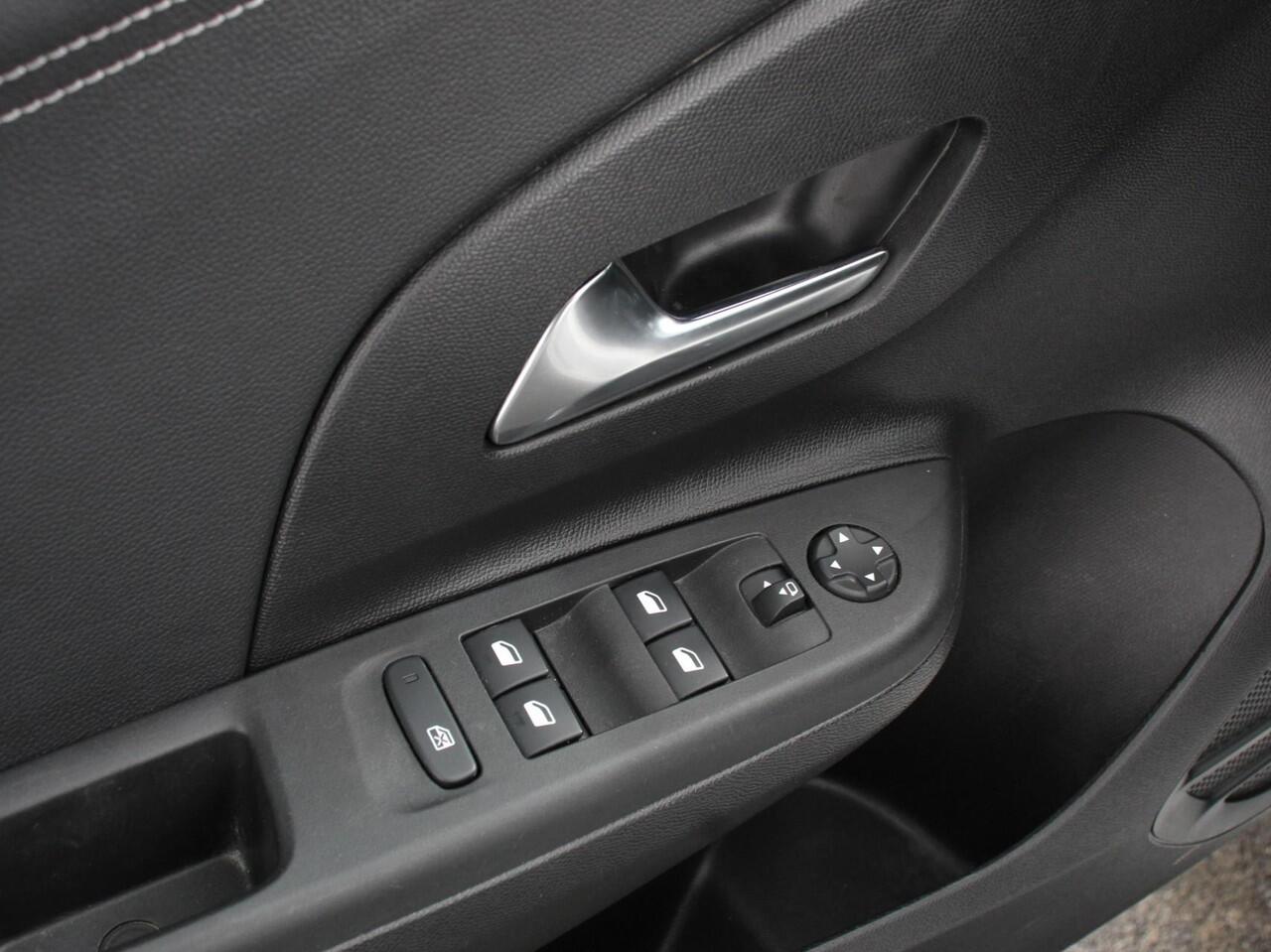 Opel CORSA 1.2 Turbo Sport Edition Climate control | Cruise control | Panoramadak | Achteruitrijcamera | Parkeersensoren | Stuurverwarming | Stoelverwarming | Apple Carplay/ Android Auto