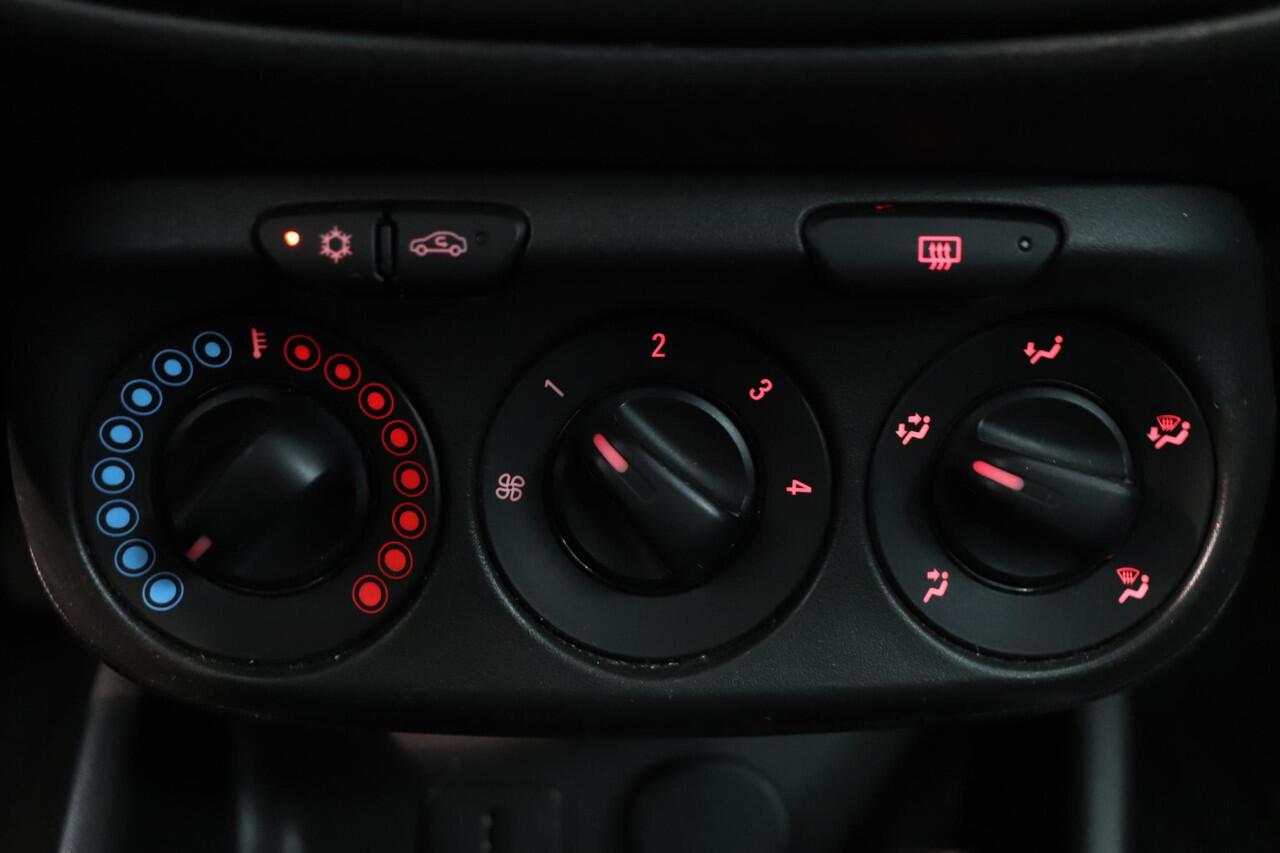 Opel CORSA 1.2 | Airco | Cruise control | Parkeersensor | Stuur en stoelverwarming | All season banden |