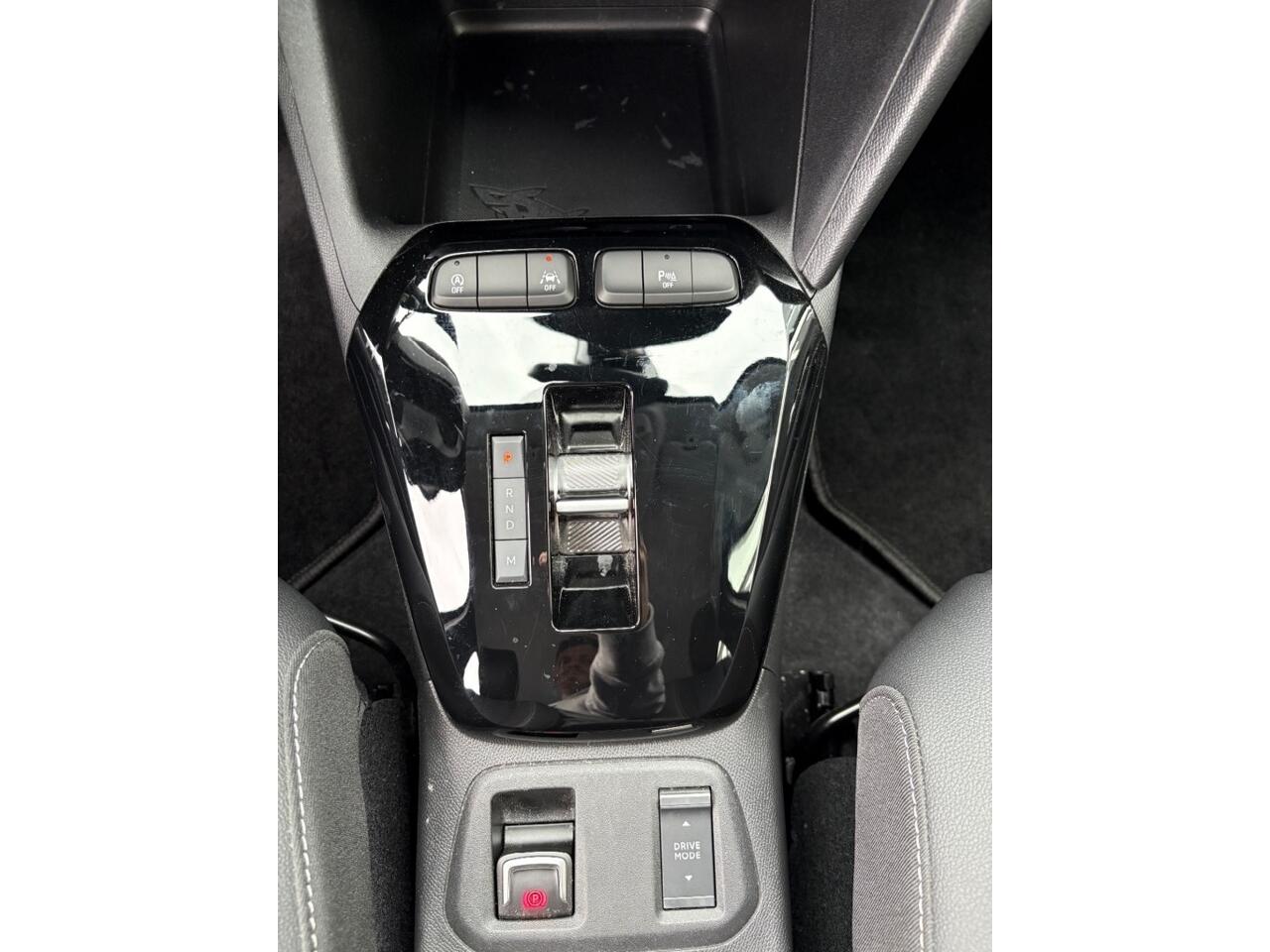 Opel CORSA 1.2 T Automaat Winterpakket Navigatie app Airco PDC Leder Half