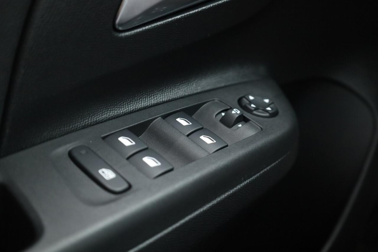 Opel CORSA 1.2 GS Line Automaat | Pano | Camera | Apple CarPlay | Dodehoekdet. | All seasons