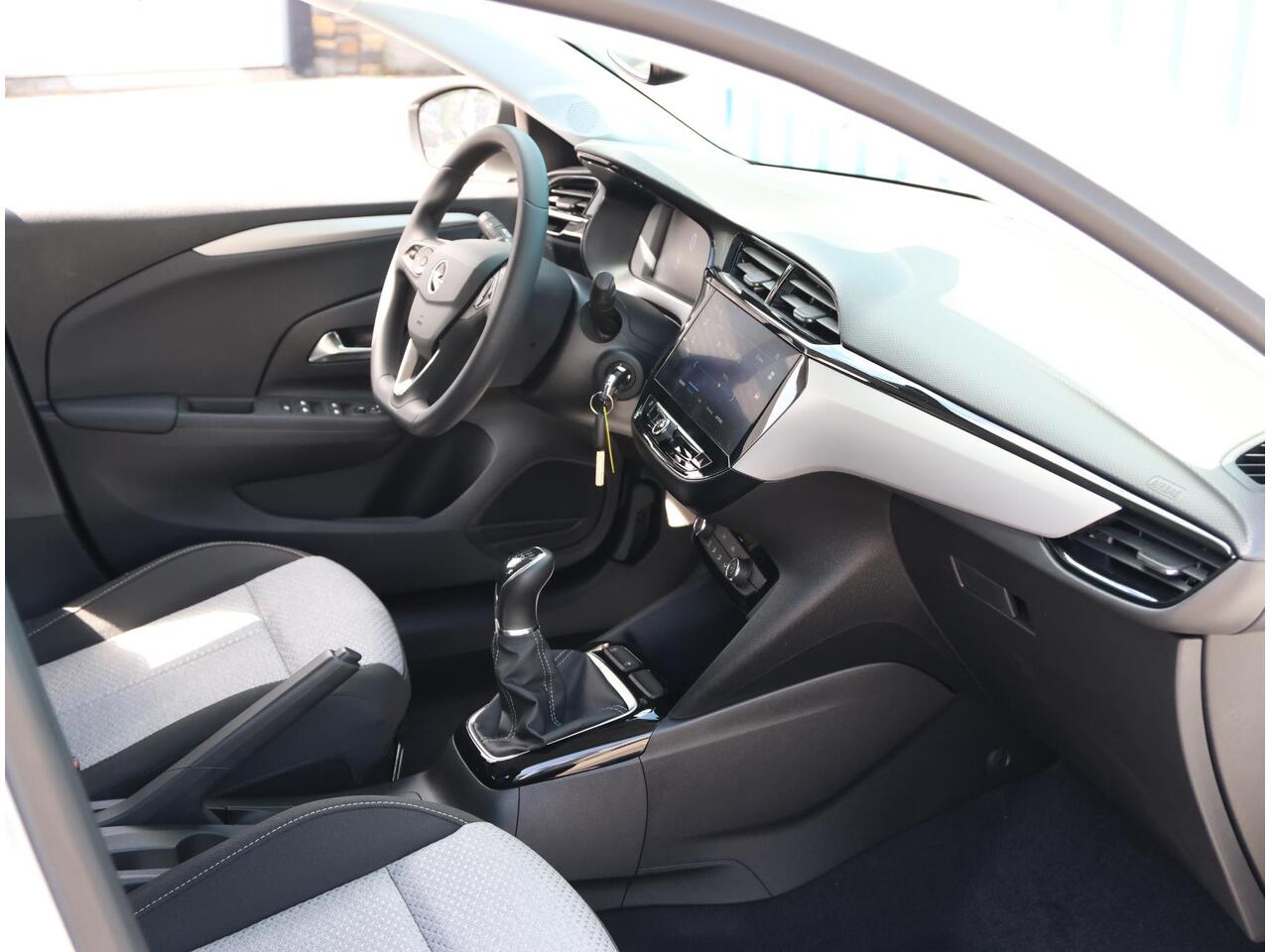 Opel CORSA 1.2 Edition | Incl. ¤3.359 korting! | Airco | Achteruitrijcamera | Parkeersensoren Voor en Achter | Dodehoekdetectie | Apple Carplay/ Android Auto |