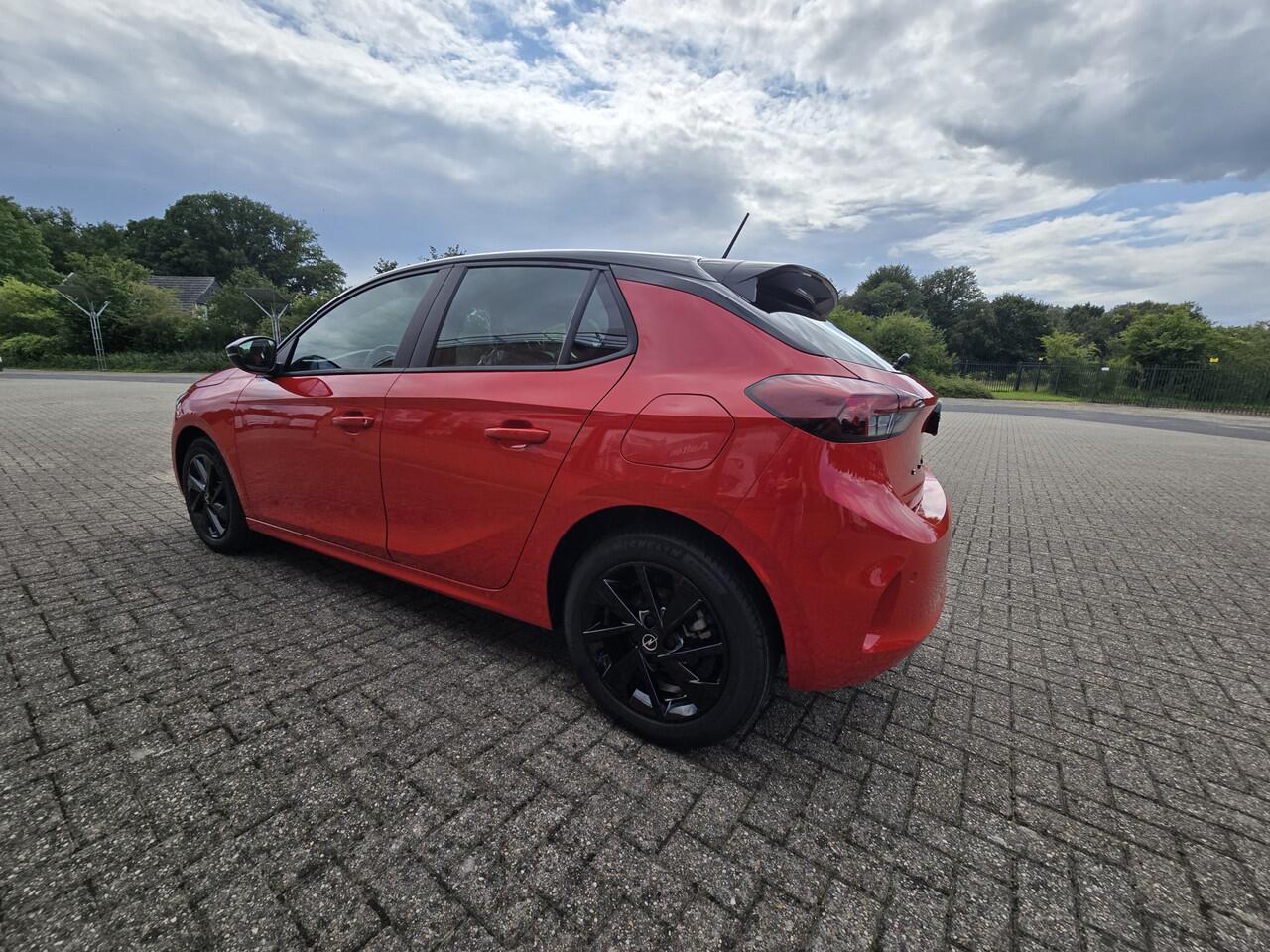 Opel CORSA 1.2 GS Nieuw Nieuw, import uit Denemarken Niet geregistreerd en niet gereden