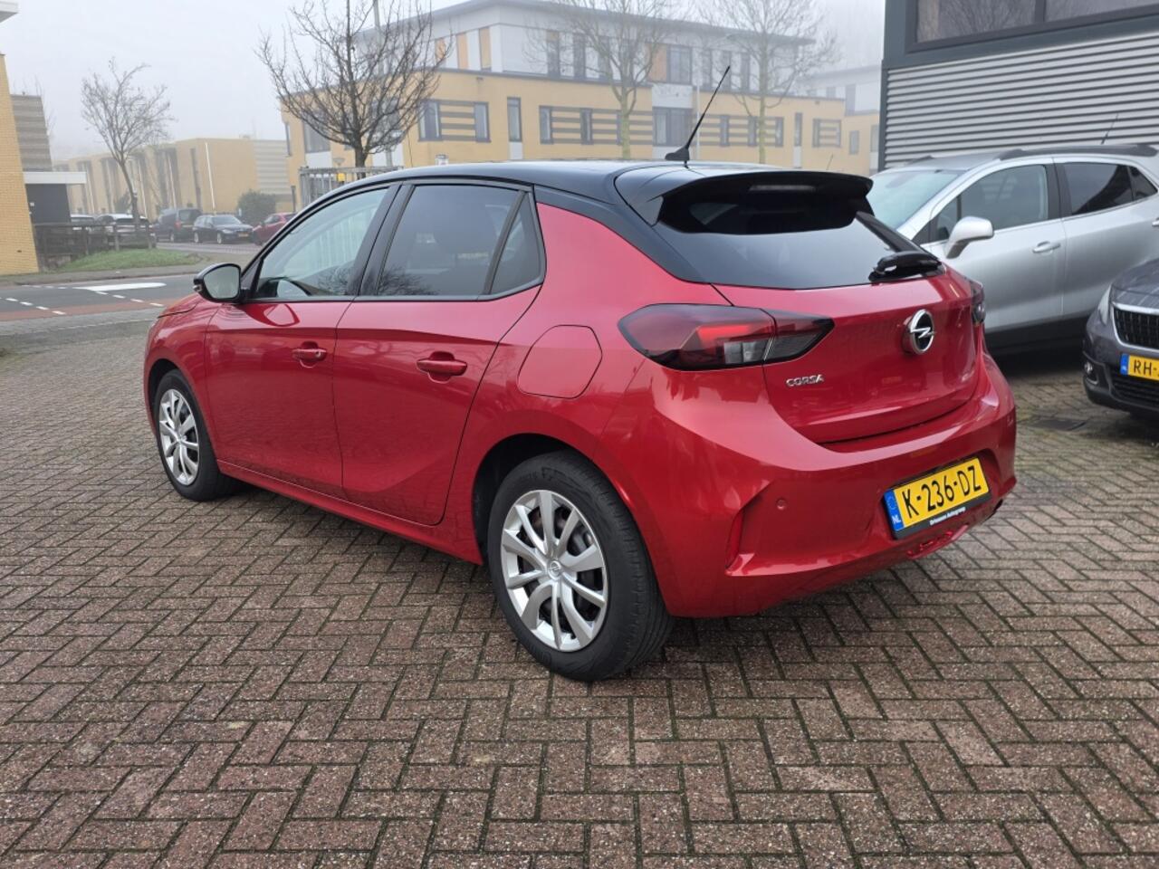 Opel CORSA 1.2 Edition, carplay, camera, parkeersensoren.