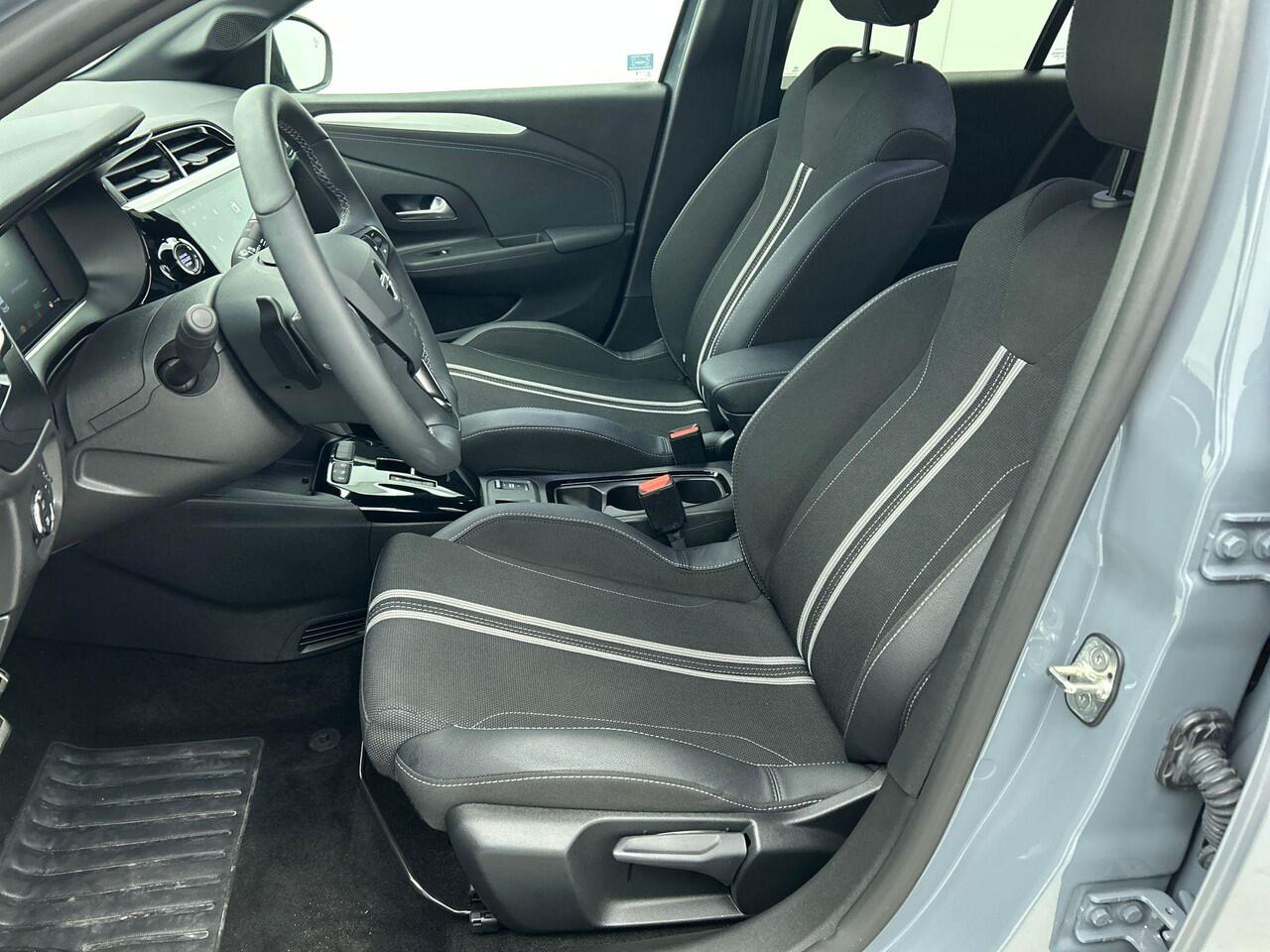 Opel CORSA 1.2 Turbo 136pk Hybrid GS Auto. Navigatie Apple Carplay/ Android Auto Camera Parkeersensoren Cruise Control Stoel- en stuurverwarming Airco Lichtmetalen velgen Getinte ramen