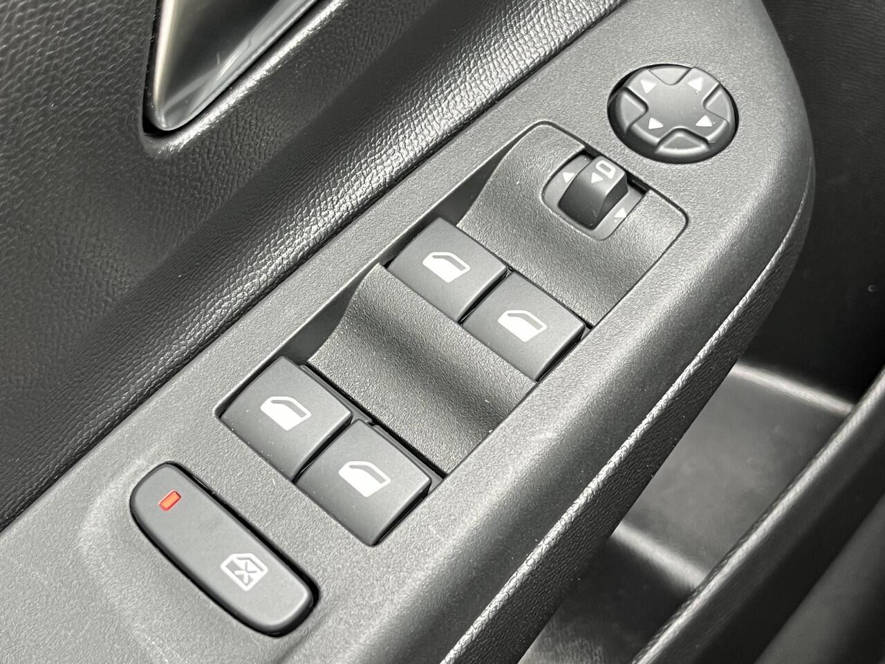 Opel CORSA 1.2 Turbo Hybrid GS 136PK Automaat / 100% Dealeronderhouden / Trekhaak (Trekgewicht 1.200kg) / Achteruitrijcamera / Navigatie via Apple Carplay & Android Auto / Cruise Control / Dodehoek Detectie / Parkeersensoren voor en achter / Radio / Airco