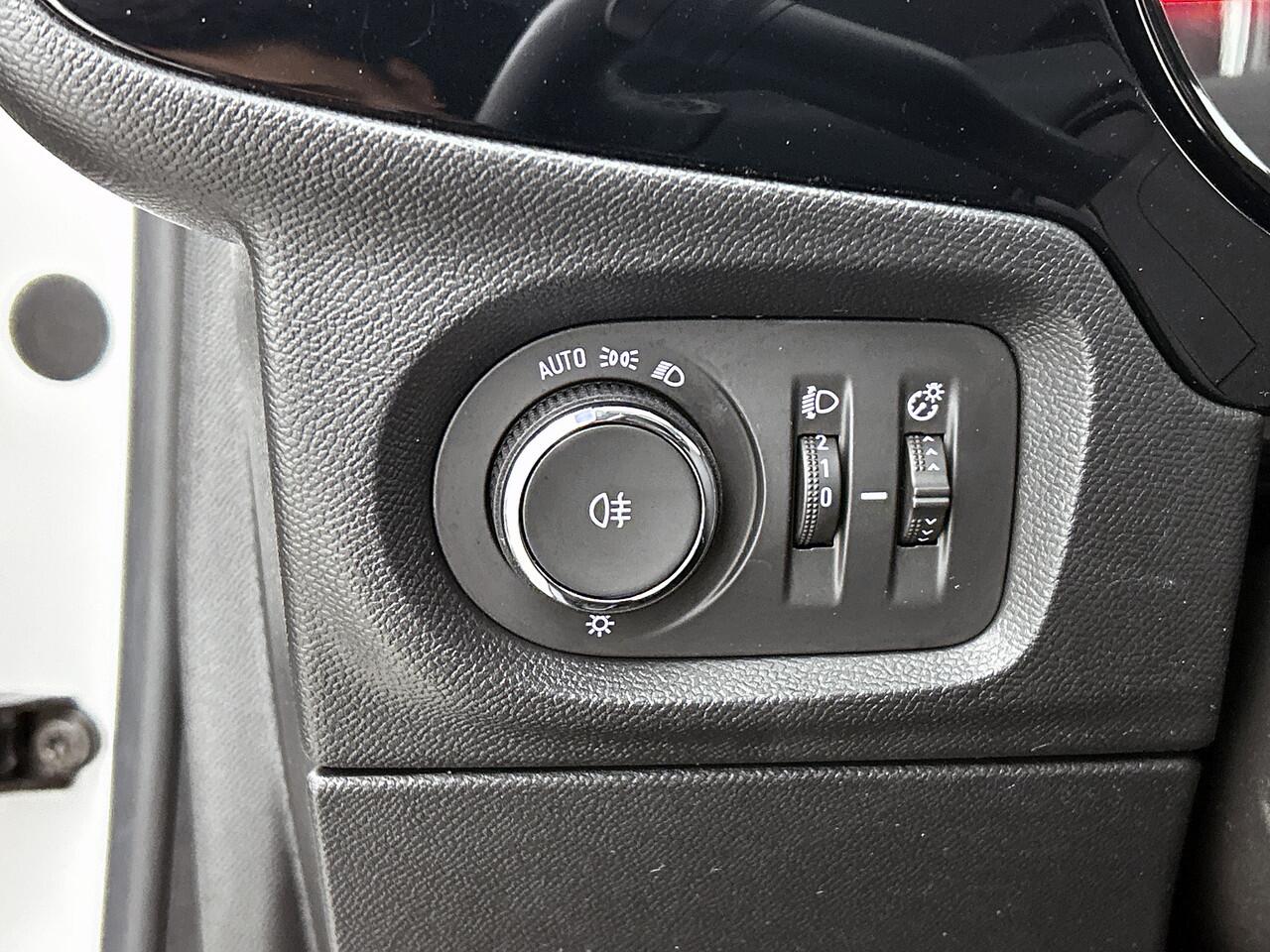 Opel CORSA 1.2 Edition / Trekhaak / Distributie bij 104dkm.vervangen / Airco / Pdc. / Navigatie / Edition+Licht-Zicht Pakket / Apk 03-2027