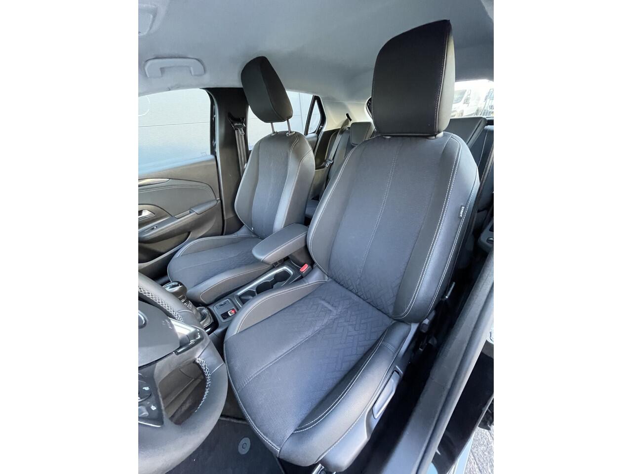 Opel CORSA 100pk Elegance (Camera - LED - Parkeersensoren V+A - Keyless - Navigatie - Dodehoekdetectie- Apple Carplay)