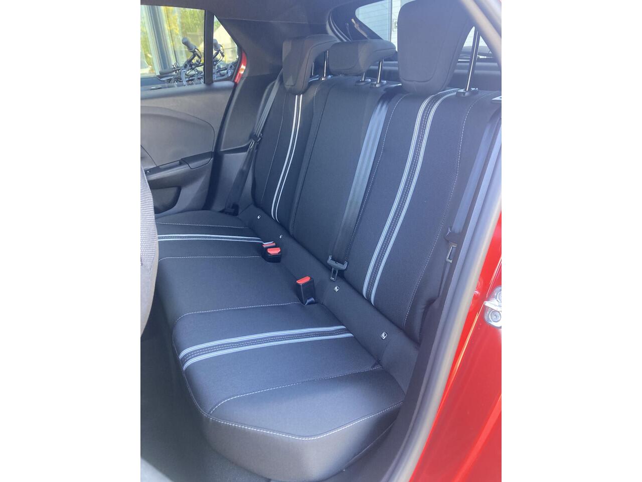 Opel CORSA 1.2 Turbo 110pk Hybrid Automaat Yes | Navi via Apple Carplay / Android Auto | Cruise control | LED koplampen | Parkeersensoren | Sportstoelen | Stoel- en Stuurverwarming | Zwart dak