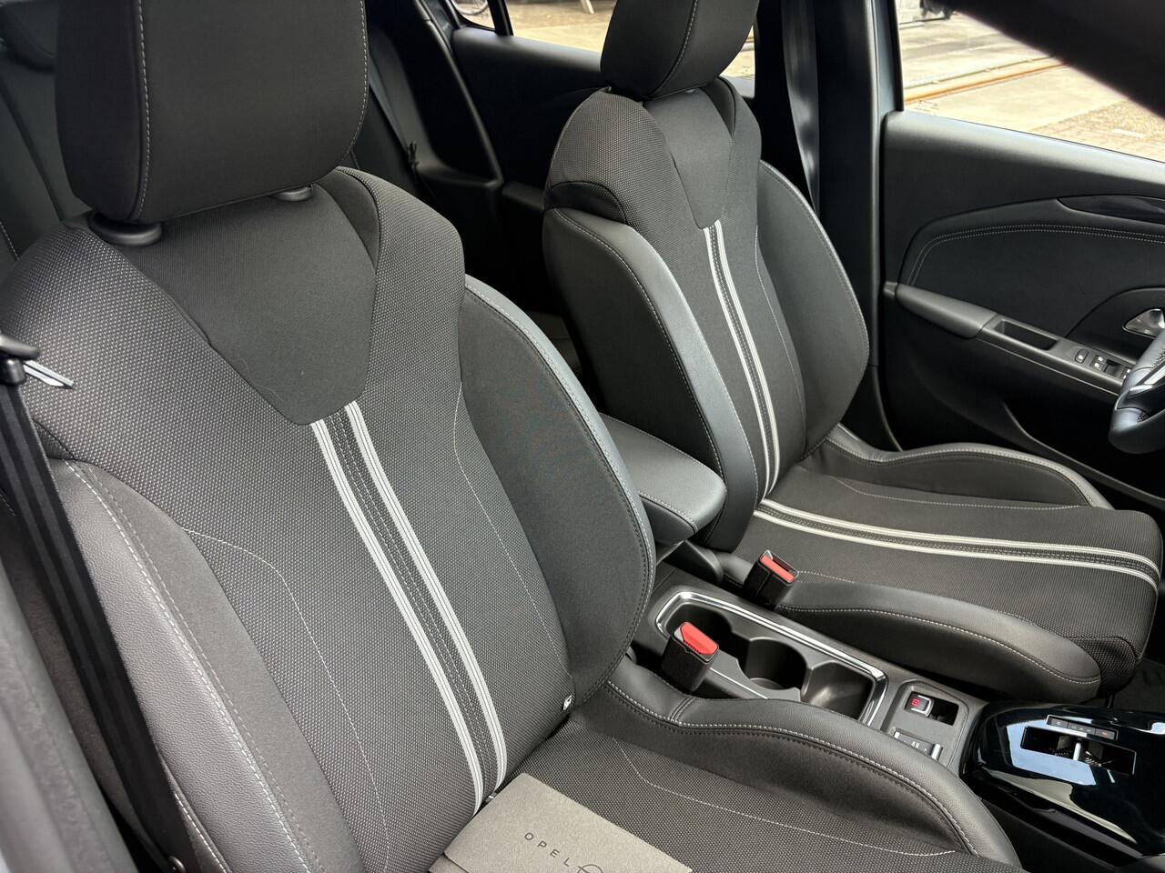 Opel CORSA 1.2 Turbo GS, 130 pk, panodak,navi via app.