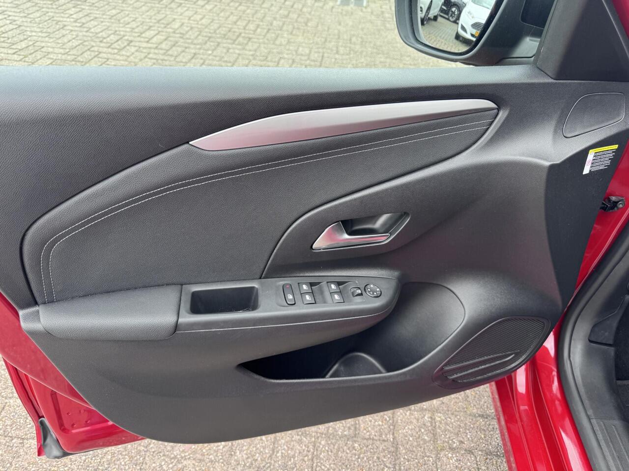 Opel CORSA 1.2 GS Line AUTOMAAT 130 pk!! | Camera | 17 inch LMV | Carplay | LED | Dode hoek