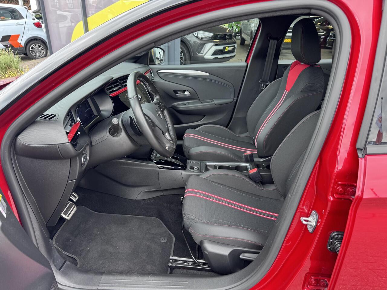 Opel CORSA 1.2 GS Line AUTOMAAT 130 pk!! | Camera | 17 inch LMV | Carplay | LED | Dode hoek