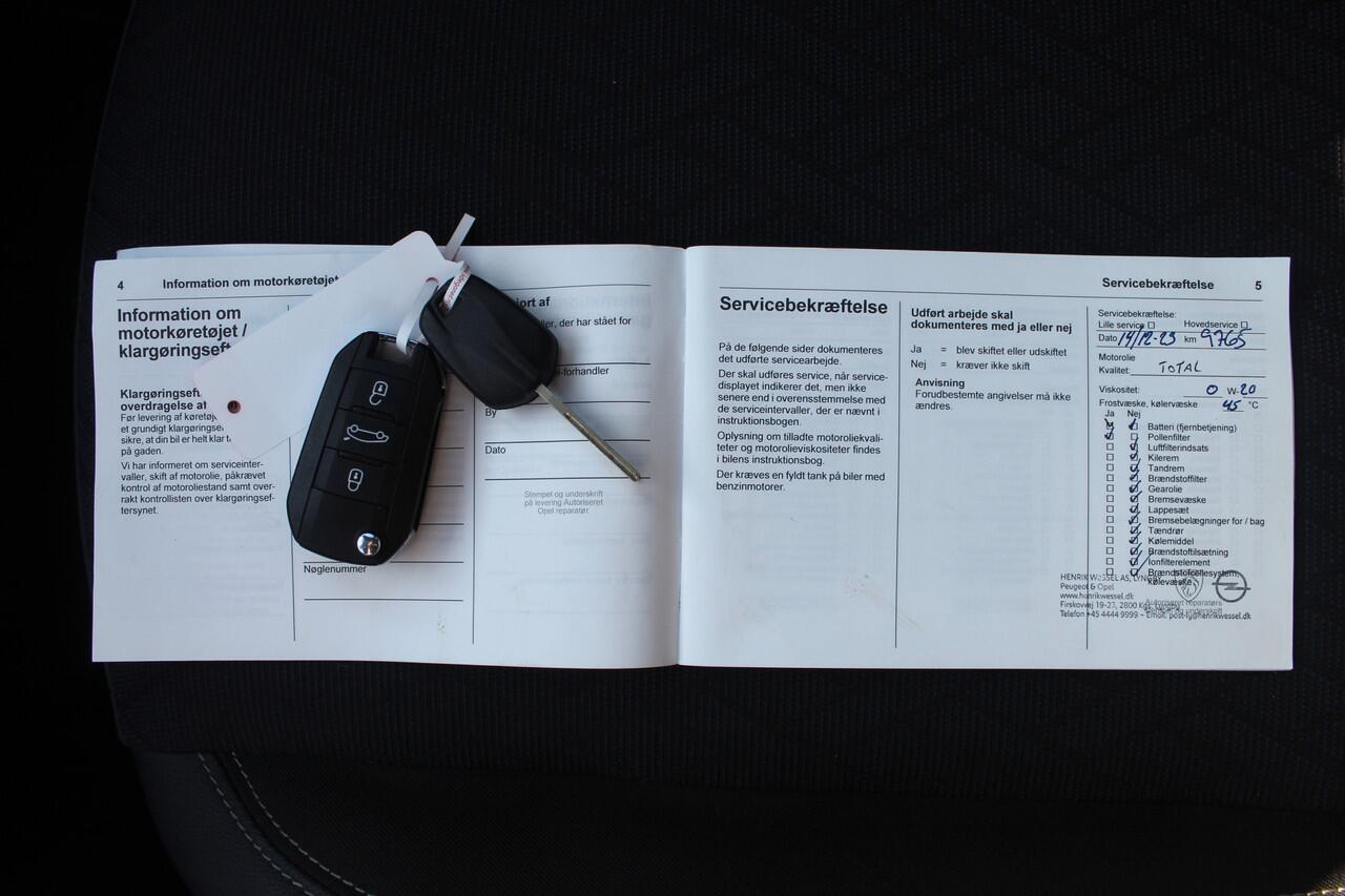 Opel CORSA 1.2 GS Line Panoramadak/Virtual cockpit/Apple carplay/Achteruitrijcamera/Parkeersensoren rondom/Stoelverwarming/Stuurverwarming/Dodehoek detectie/Climate control/17'' Lichtmetalen velgen.