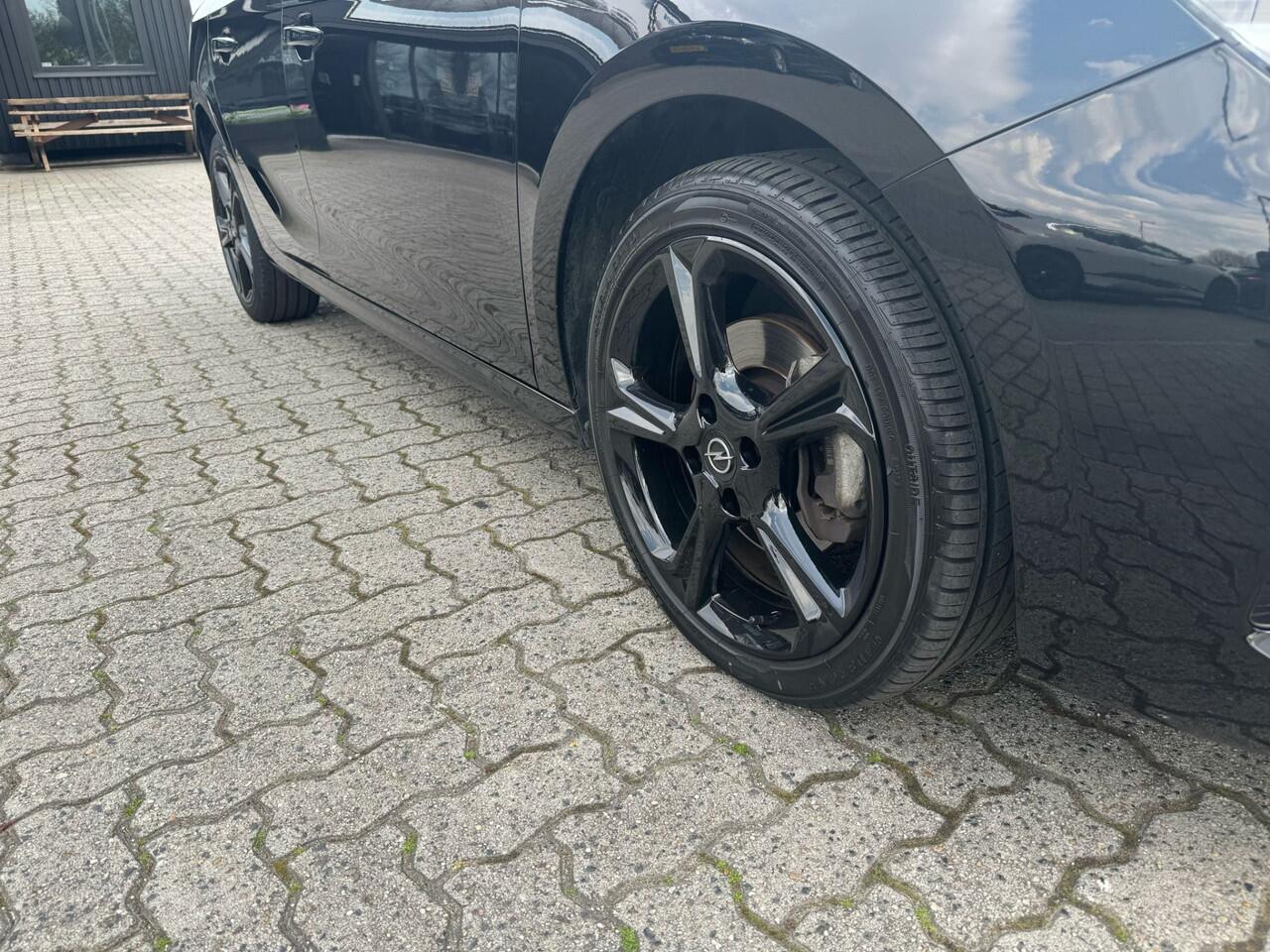 Opel CORSA 1.2 Elegance camera, airco, cruise