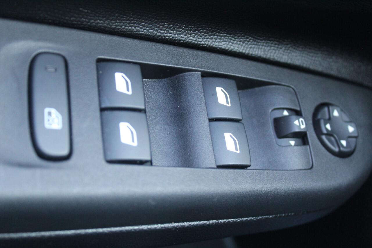 Opel CORSA 1.2 Turbo Hybrid GS Dodehoek detectie l Apple carplay / Android auto l Parkeercamera achter l Parkeersensoren voor en achter l Lane assist l VDL auto