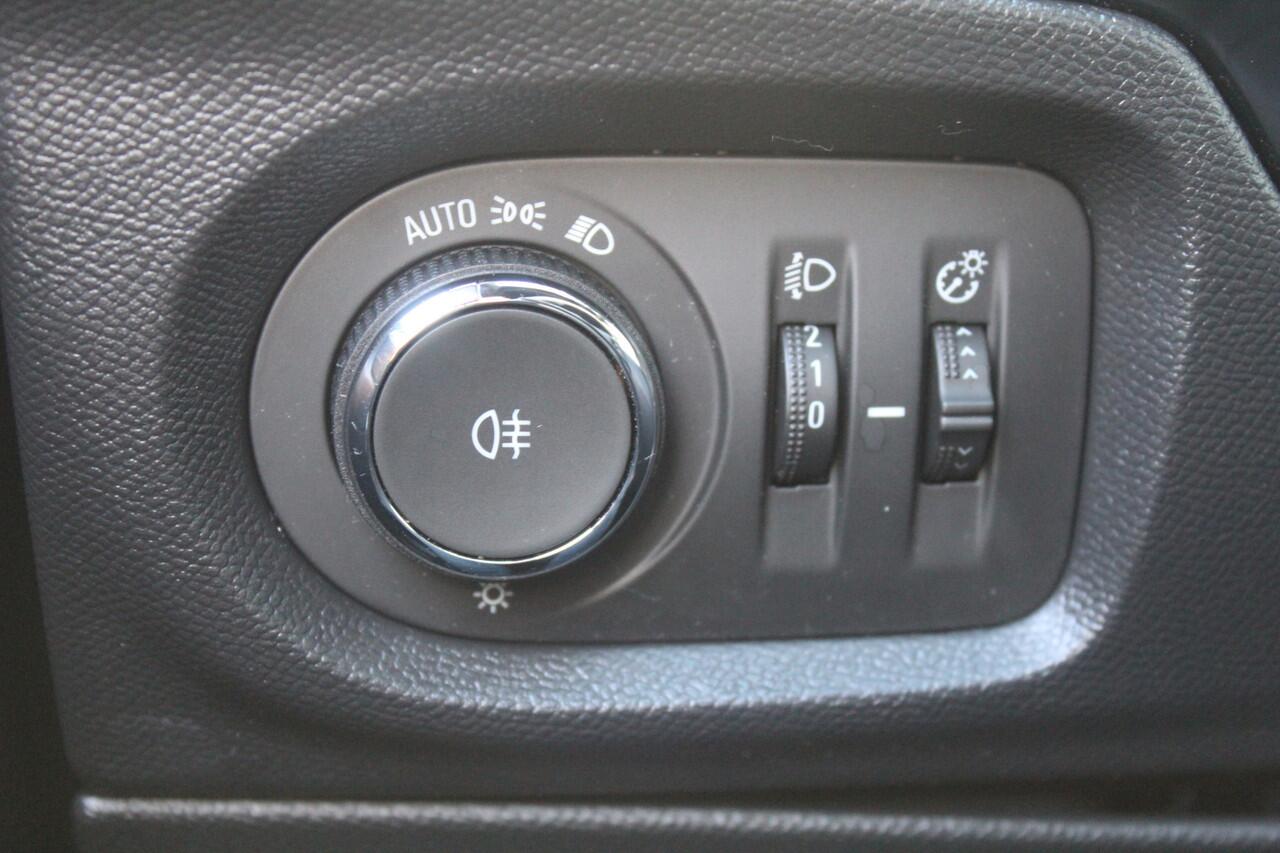 Opel CORSA 1.2 Turbo Hybrid GS Dodehoek detectie l Apple carplay / Android auto l Parkeercamera achter l Parkeersensoren voor en achter l Lane assist l VDL auto