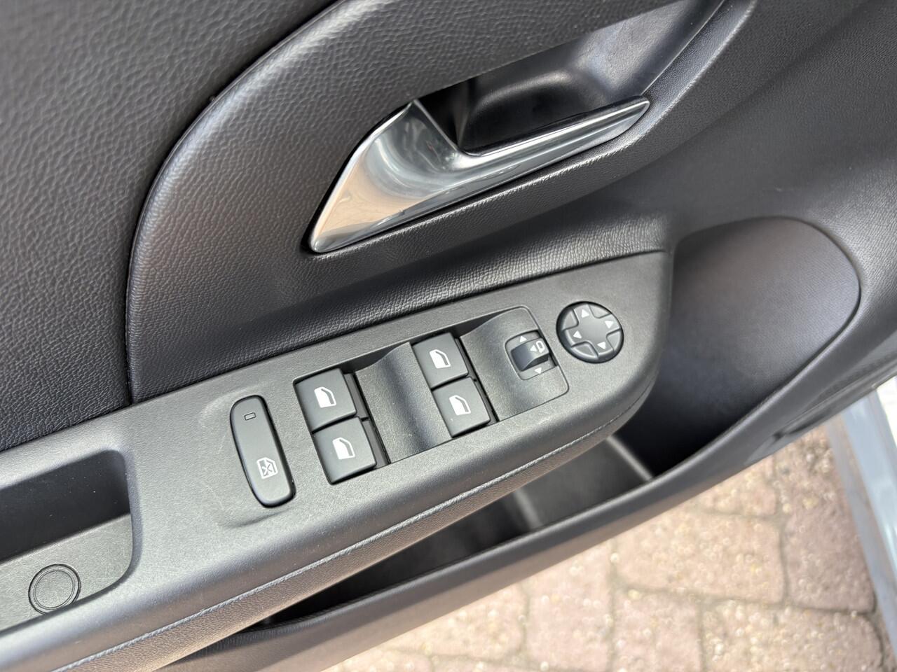 Opel CORSA 1.2 Turbo GS, 130 pk, panodak,navi via app.