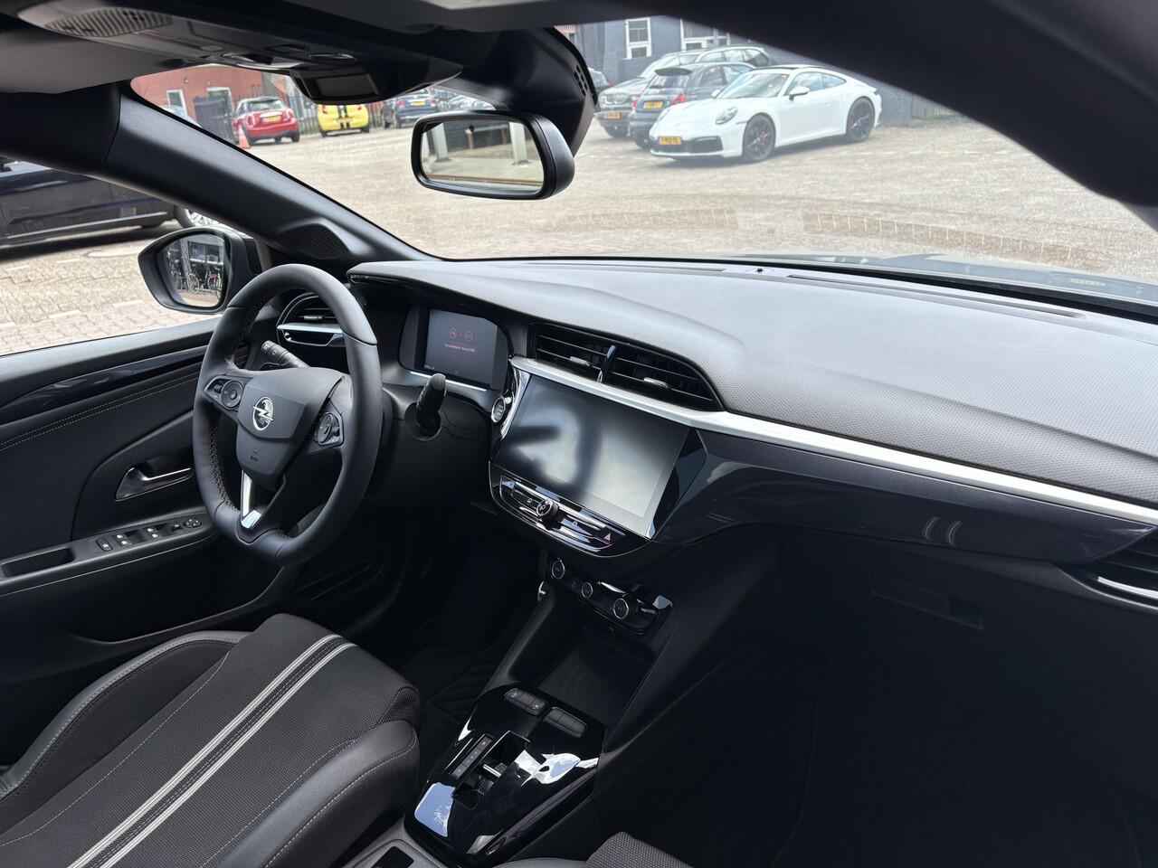 Opel CORSA 1.2 Turbo GS, 130 pk, panodak,navi via app.