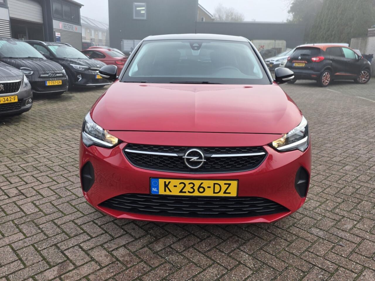 Opel CORSA 1.2 Edition, carplay, camera, parkeersensoren.