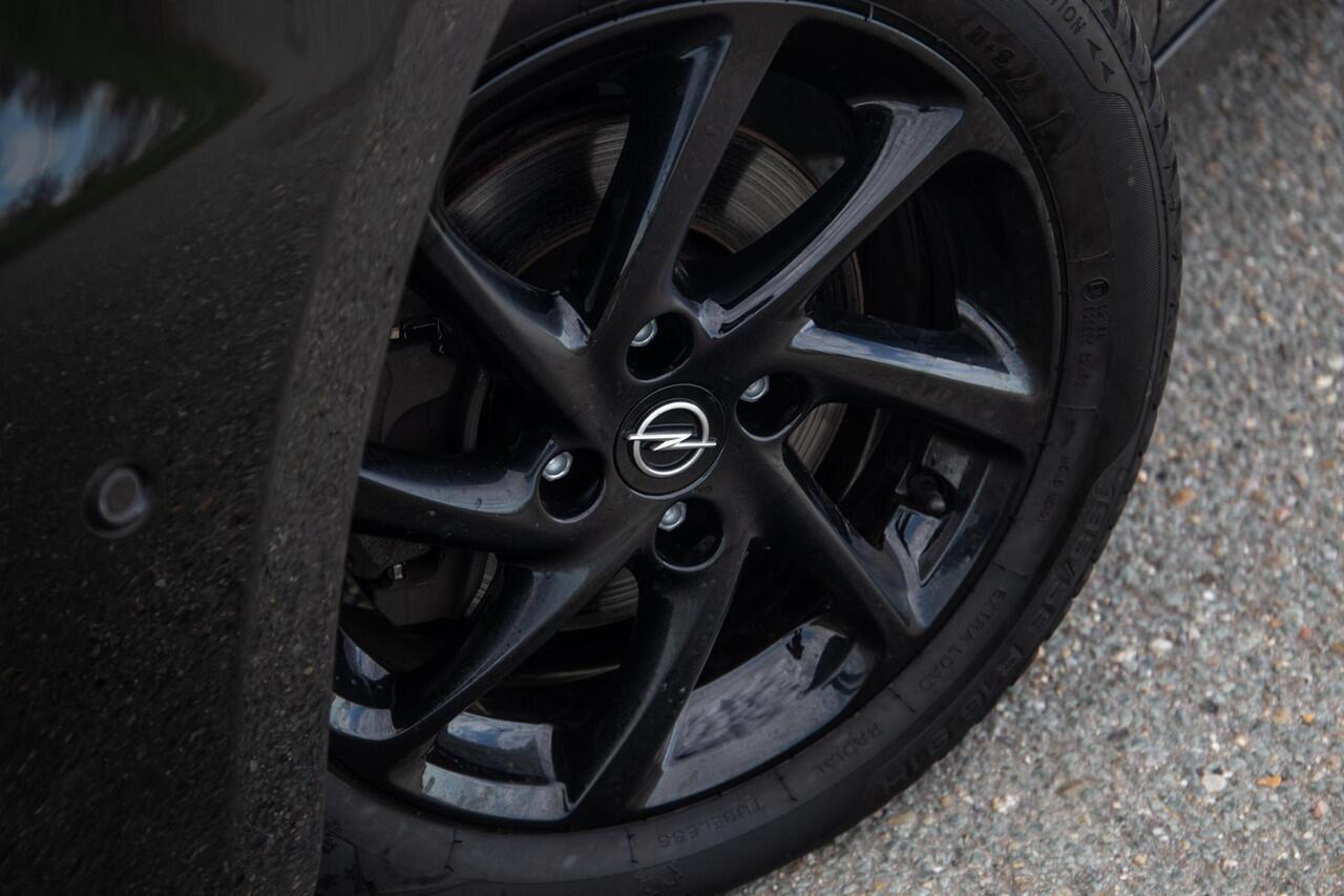 Opel CORSA 1.2 Turbo GS BLACK LINE / APPLE CARPLAY / AUTOMAAT / 360 CAMERA / STOELVERWARMING