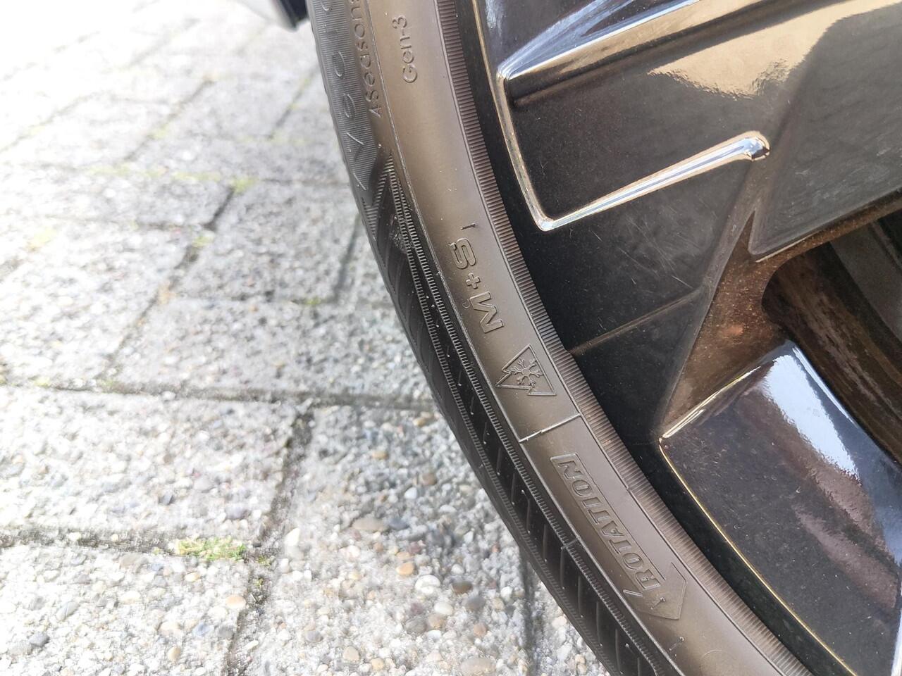 Opel CORSA GS 1.2 Turbo 100pk | LED MATRIX | BLACK PACK | STOEL- EN STUURVERW. | CAMERA | NAVI | ALL SEASON BANDEN | CLIMA |