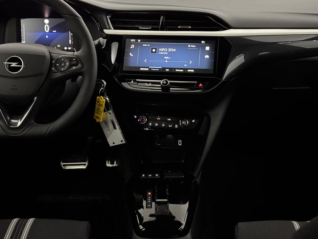 Opel CORSA 1.2 GS Half leder, Camera, Apple carplay, Virtual desk, Winterpakket, Cruise control, 2 jaar garantie