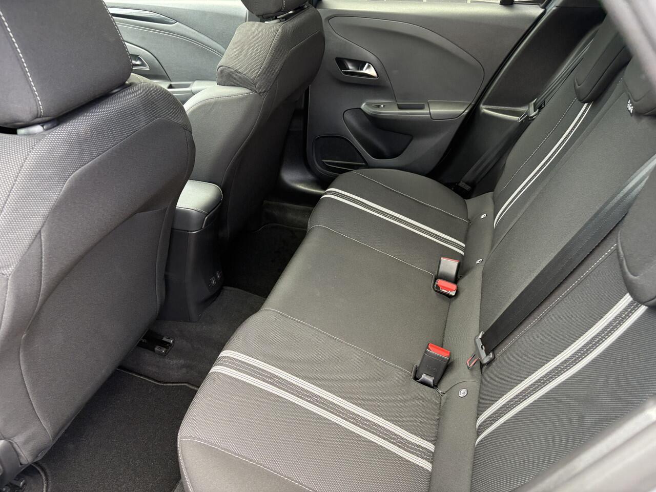 Opel CORSA 1.2 Turbo GS, 130 pk, panodak,navi via app.