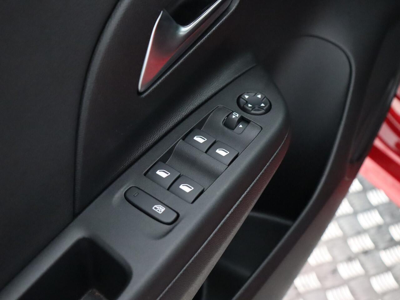 Opel CORSA 1.2 Level 4 (Camera / Navi / Cruise / Blindspot / Carplay)