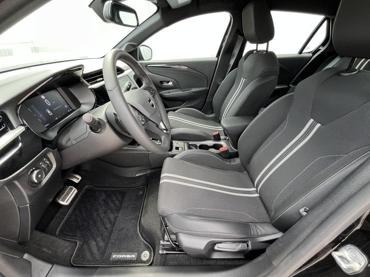 Opel CORSA 1.2 Turbo Hybrid GS 136PK Automaat / 100% Dealeronderhouden / Trekhaak (Trekgewicht 1.200kg) / Achteruitrijcamera / Navigatie via Apple Carplay & Android Auto / Cruise Control / Dodehoek Detectie / Parkeersensoren voor en achter / Radio / Airco