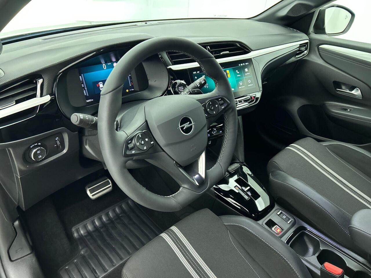 Opel CORSA 1.2 Turbo 136pk Hybrid GS Auto. Navigatie Apple Carplay/ Android Auto Camera Parkeersensoren Cruise Control Stoel- en stuurverwarming Airco Lichtmetalen velgen Getinte ramen