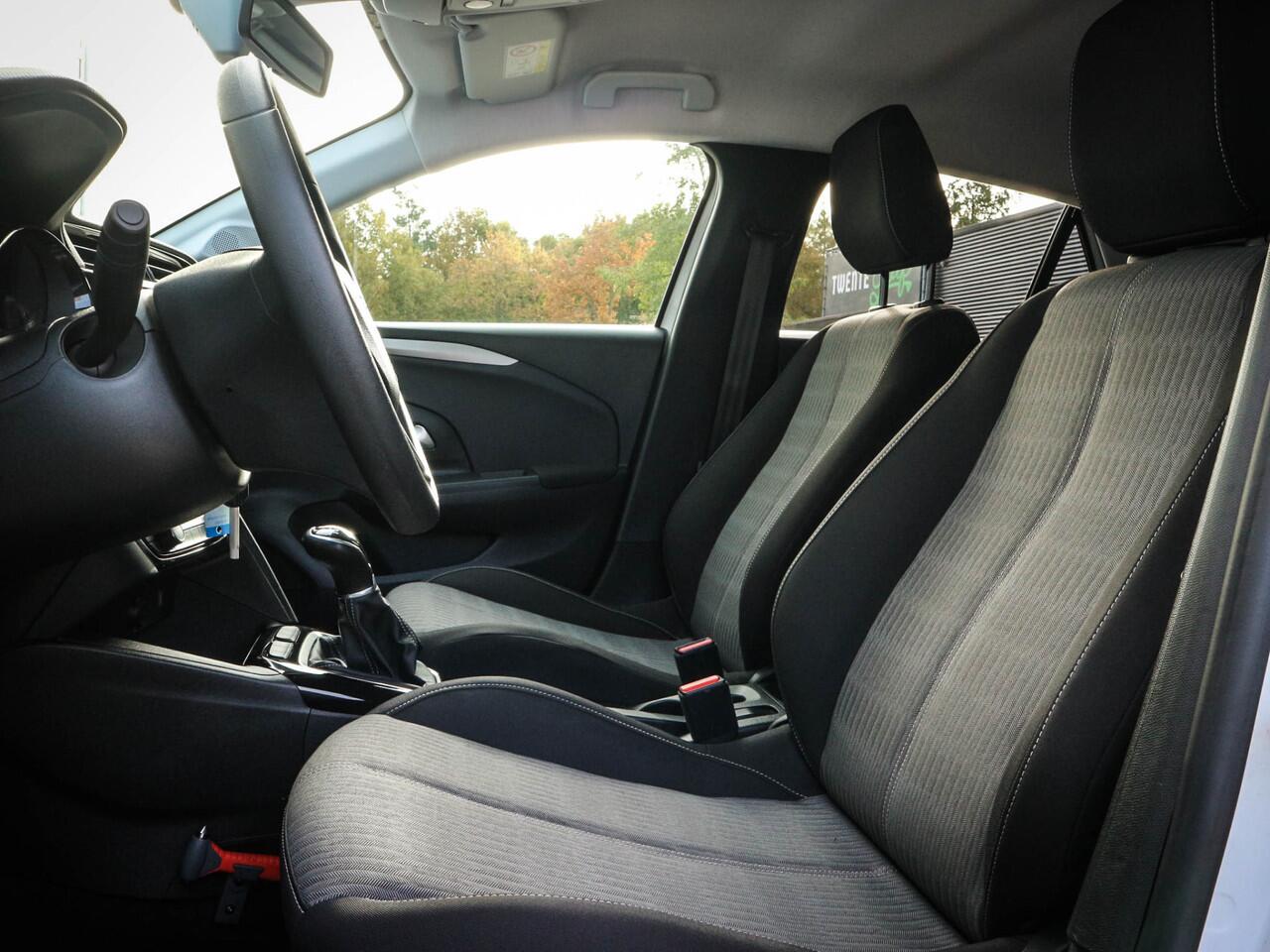 Opel CORSA 1.2 Black Edition | Clima | Cruise | Navi | Black edition | Stoelverwarming |