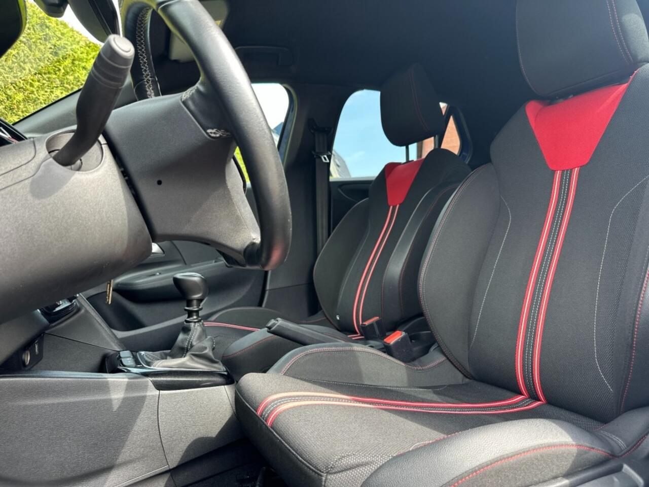 Opel CORSA 1.2 GS Line Nieuw Model 2x voorraad Apple CarPlay Stuur/Stoelverwarming PDC