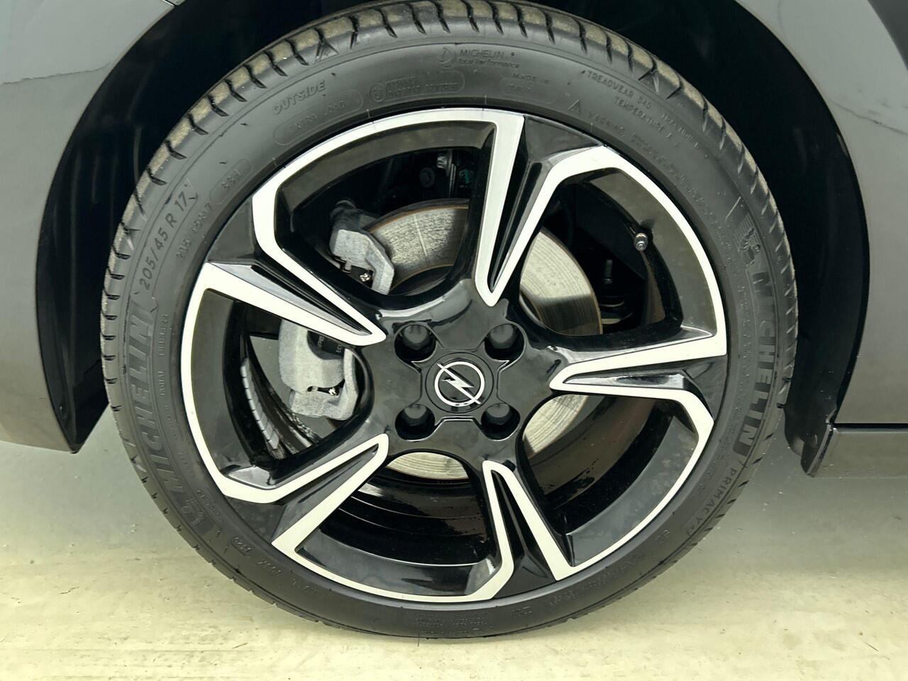 Opel CORSA 1.2 Turbo 136pk Hybrid GS Auto. Navigatie Apple Carplay/ Android Auto Camera Parkeersensoren Cruise Control Stoel- en stuurverwarming Airco Lichtmetalen velgen Getinte ramen