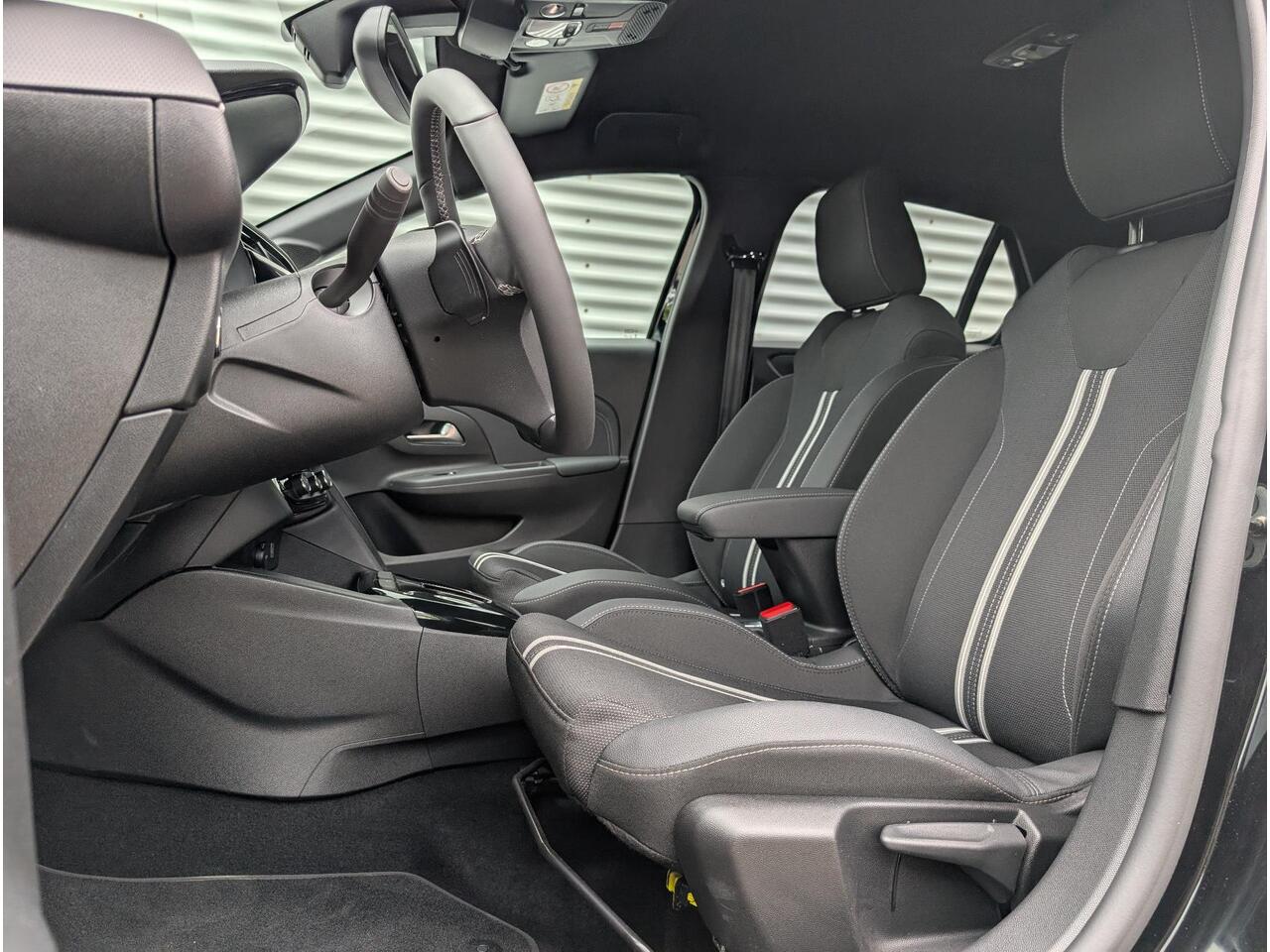 Opel CORSA GS 1.2 Turbo 100pk EAT8 | LED MATRIX | 180° CAMERA + SENSOREN | NAVI PRO | CLIMATE CONTROL | STOEL + STUURVERWARMING | ISOFIX | DAB+ |