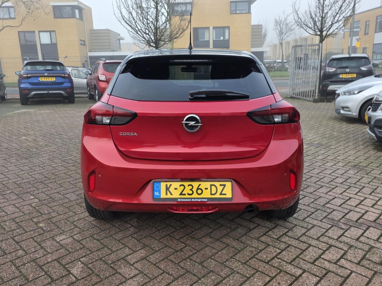 Opel CORSA 1.2 Edition, carplay, camera, parkeersensoren.