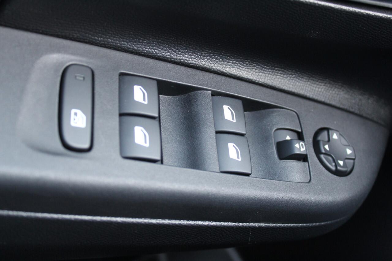 Opel CORSA 1.2 Turbo GS Stuur + Stoel verwarming l Cruise control l Navigatie l AppleCarPlay/AndroidAuto l Parkeercamera l voor en achter sensoren l Dodehoek detectie l VDL auto