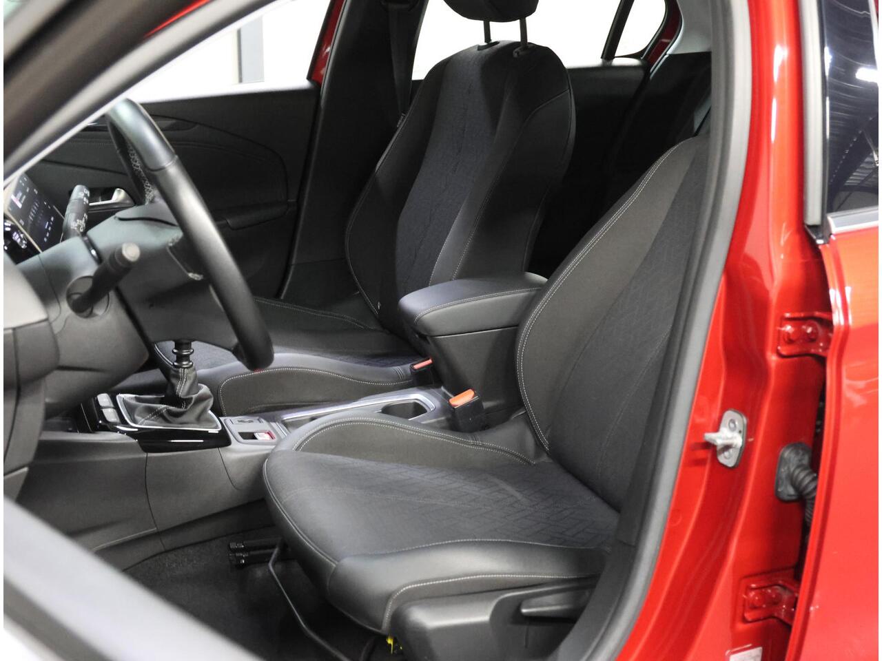 Opel CORSA 100PK Elegance | 1ste eigenaar | Camera | Climate Control | Cruise Control | Armsteun | AppleCarPlay/Android | Keyless | LEER/Stof | Navigatie | Parkeersensoren | Isofix |