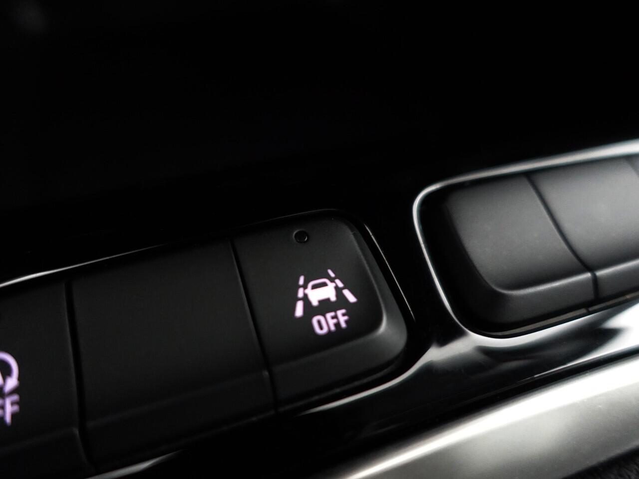 Opel CORSA 1.2 Sportline- Lane Assist, Clima, Night Package, Cruise, Privacy Glass