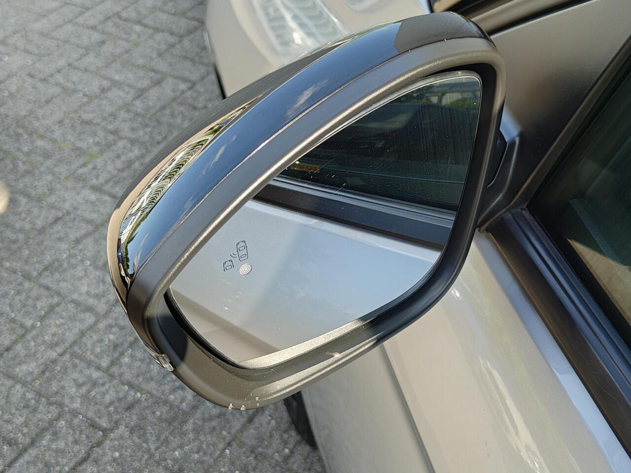 Opel CORSA GS 1.2 Turbo 100pk | LED MATRIX | BLACK PACK | STOEL- EN STUURVERW. | CAMERA | NAVI | ALL SEASON BANDEN | CLIMA |