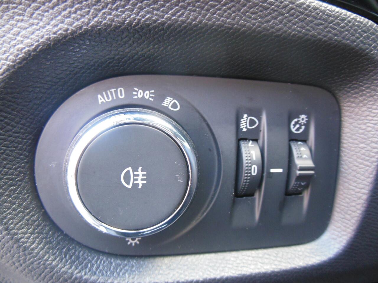 Opel CORSA 1.2 Edition Staat in De Krim