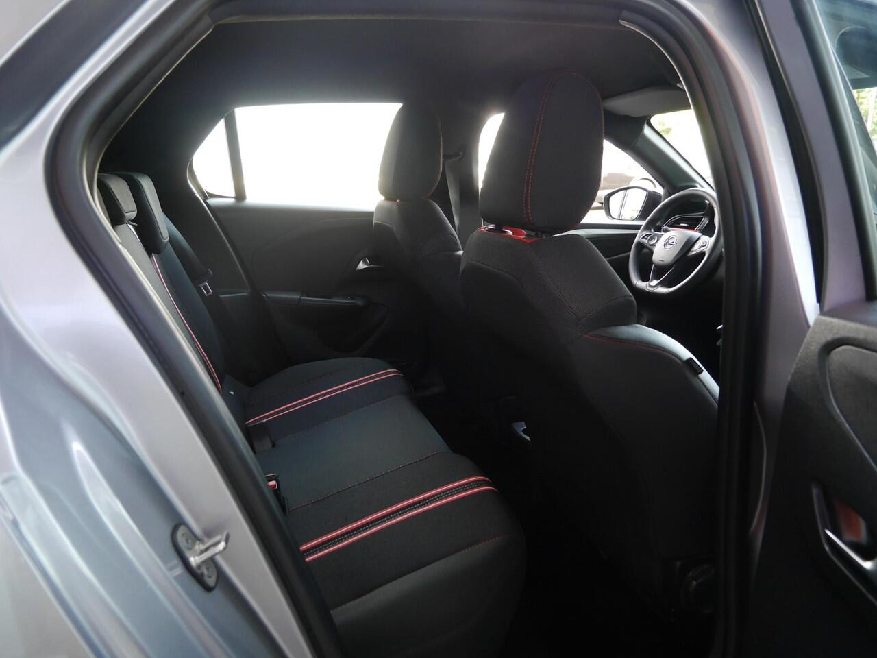 Opel CORSA 1.2 Turbo GS | Automaat | Achteruitrijcamera | Parkeersensoren voor en achter | Climate control | Cruise control | Lichtmetalen velgen | Regensensor | Apple carplay en android auto