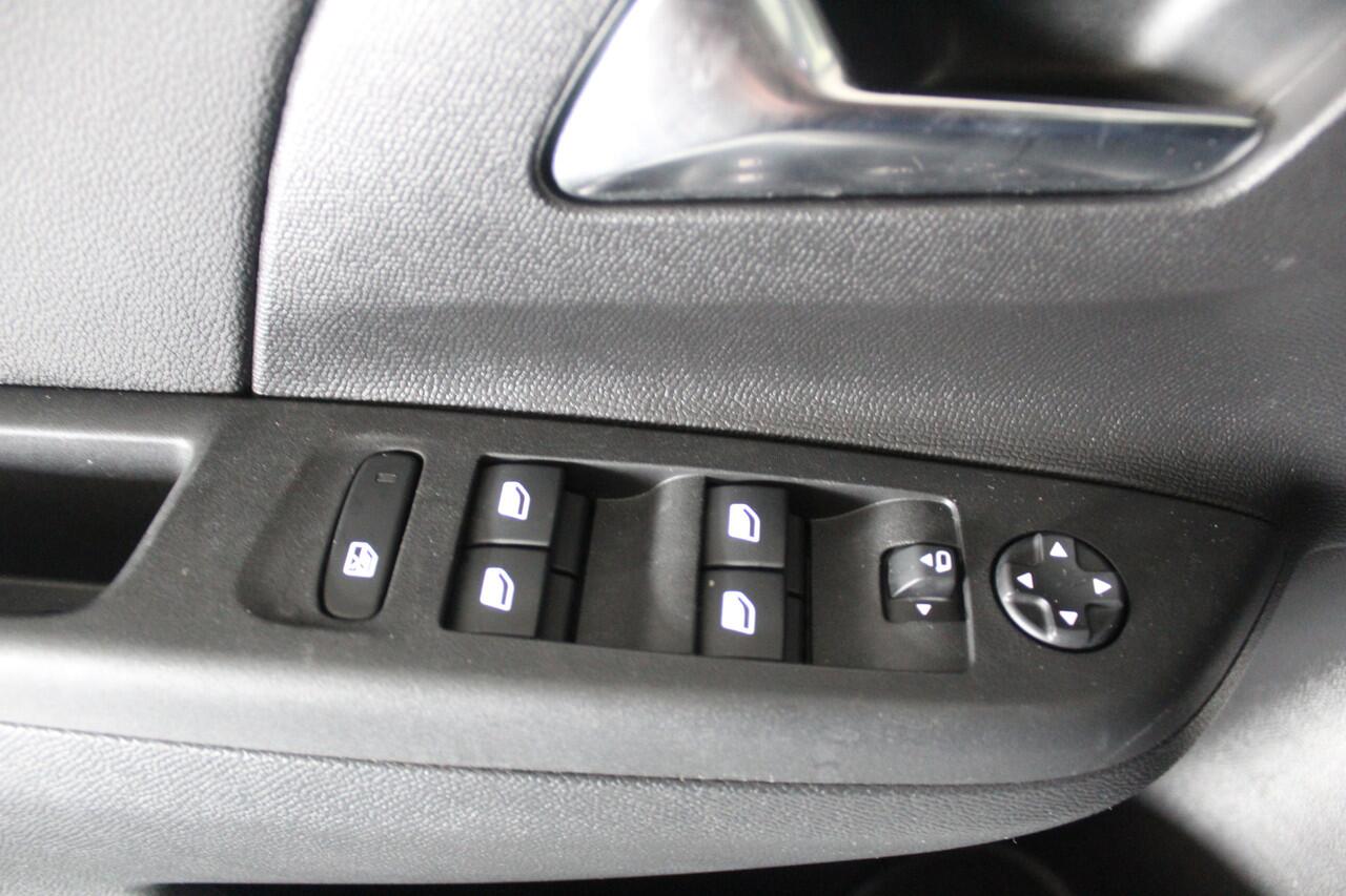 Opel CORSA 1.2 Turbo GS Stuur + Stoel verwarming l Cruise control l Navigatie l AppleCarPlay/AndroidAuto l Parkeercamera l voor en achter sensoren l Dodehoek detectie l VDL auto