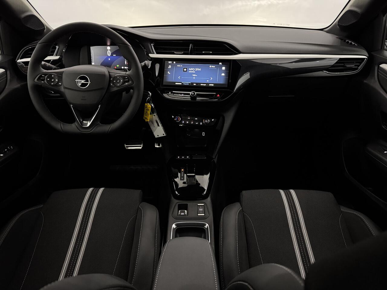 Opel CORSA 1.2 GS Half leder, Camera, Apple carplay, Virtual desk, Winterpakket, Cruise control, 2 jaar garantie