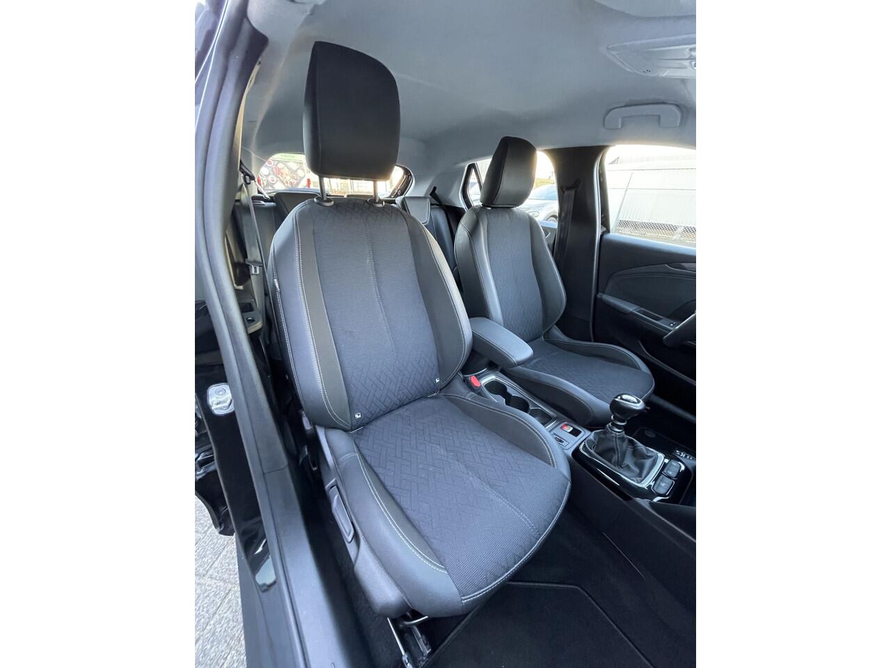 Opel CORSA 100pk Elegance (Camera - LED - Parkeersensoren V+A - Keyless - Navigatie - Dodehoekdetectie- Apple Carplay)