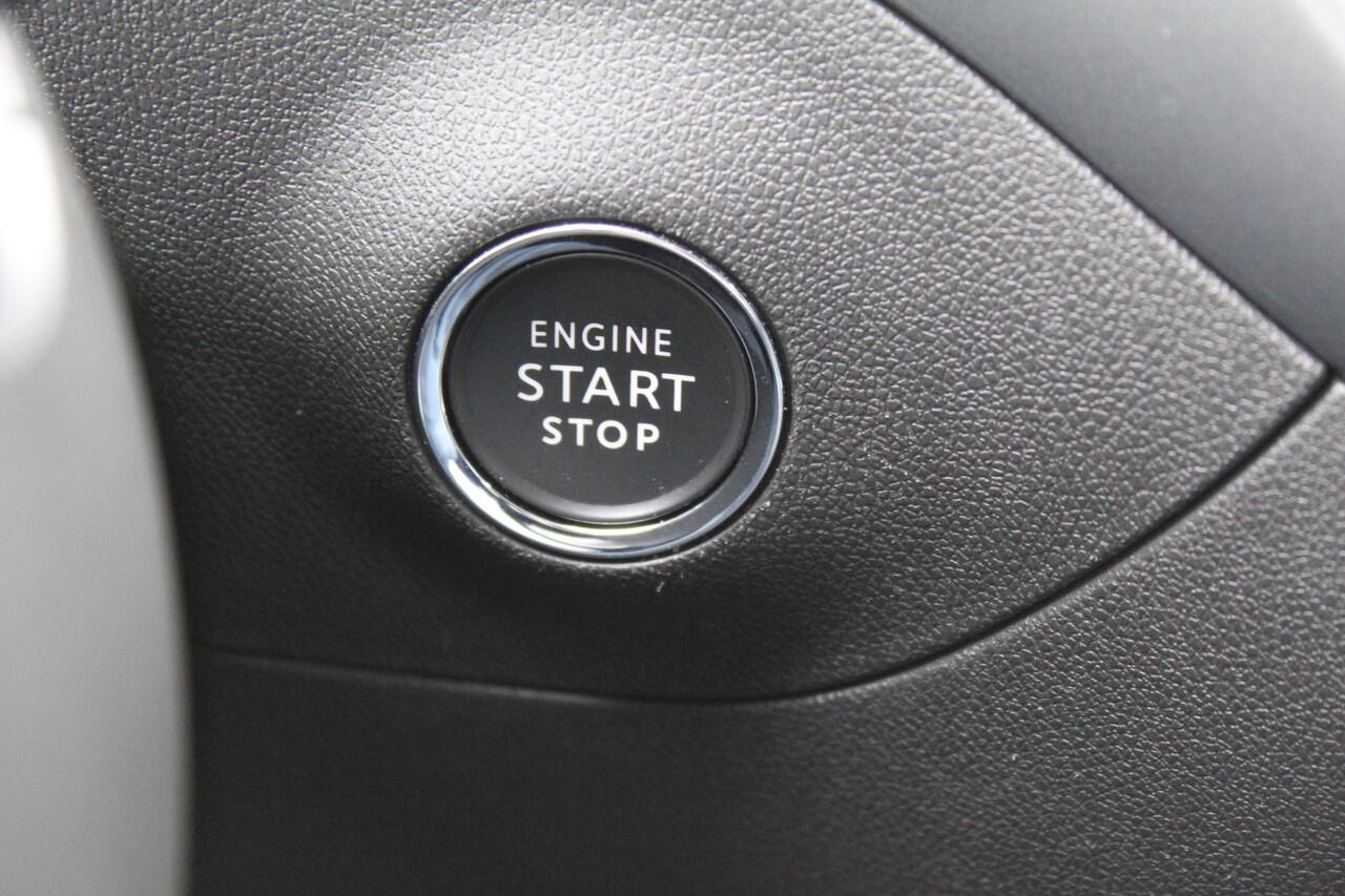 Opel Crossland 1.2-110pk Turbo 'Elegance'. Mooie en luxe hoogzitter met weinig km's ! Volautm. airco dual, cruise control, camera, comfortstoelen, metallic lak, LM wielen, navigatie, telefoonvoorb., lane- en side assist, parkeersensoren v+a, LED verlichting etc.