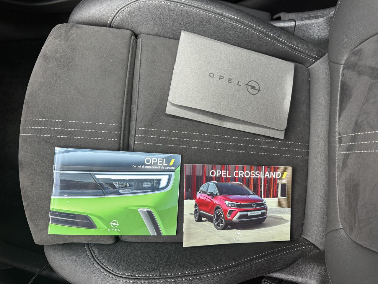 Opel Crossland 1.2 Turbo Ultimate / 110 pk / Beide stoelen in hoogte verstelbaar AGR / Zeer Compleet / Alcantara / Led /17 inch / Navi / Apple Android / Dode hoek /