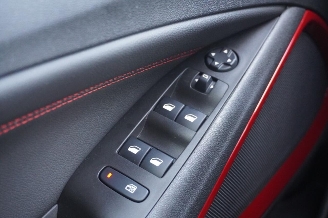 Opel Crossland 1.2 Turbo GS Line Automaat / Camera + PDC / Stoel- en stuurverwarming