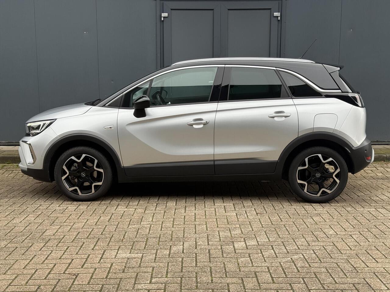 Opel Crossland 1.2 Turbo Ultimate / 110 pk / Beide stoelen in hoogte verstelbaar AGR / Zeer Compleet / Alcantara / Led /17 inch / Navi / Apple Android / Dode hoek /