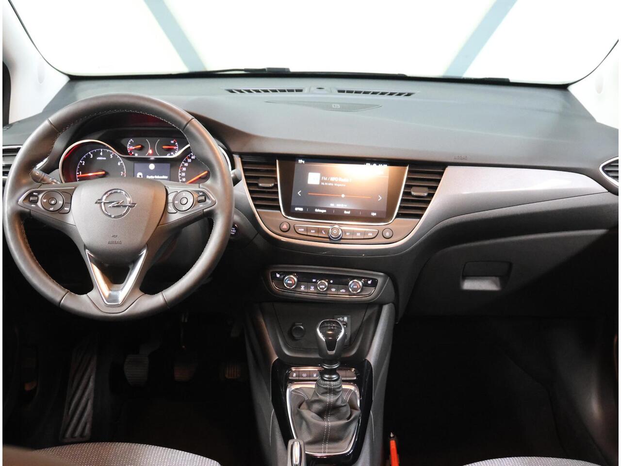 Opel Crossland 110PK Elegance | 1ste Eigenaar | AppleCarPlay/AndroidAuto | Camera | Stoel/Stuur/Voorruit Verwarmd | AGR Stoel | Climate Control | Cruise Control | Armsteun | Isofix | Privacy Glass |